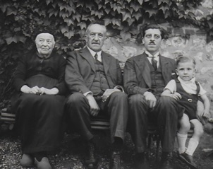 Un peu plus tard... 3 g&eacute;n&eacute;rations
Marie-Jos&eacute;phine, Fernand, Jean-L&eacute;on et son fils xx Delarue